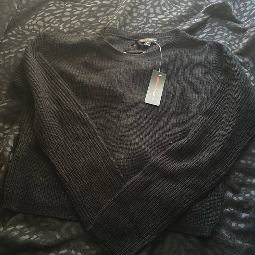 Medium crop sweater